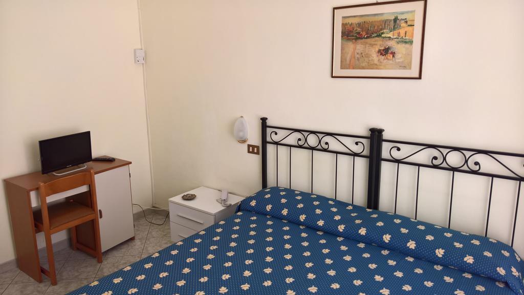 Albergo Golfo ฟอลลอนนีกา ภายนอก รูปภาพ
