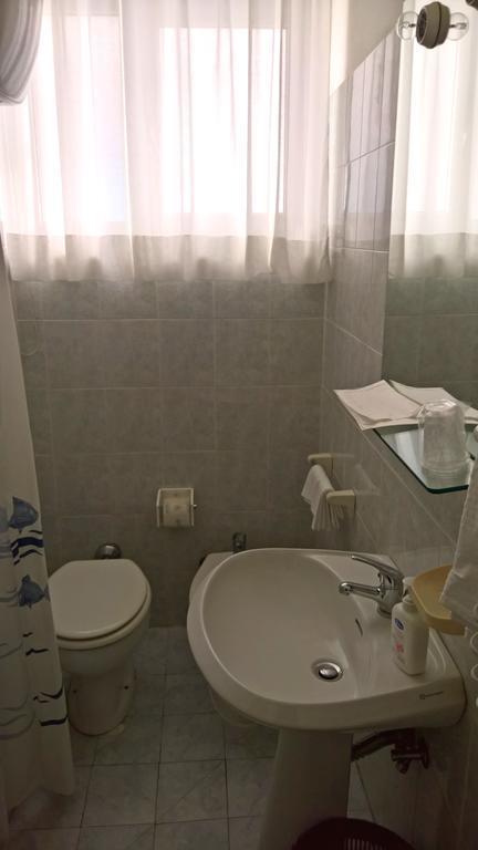 Albergo Golfo ฟอลลอนนีกา ภายนอก รูปภาพ